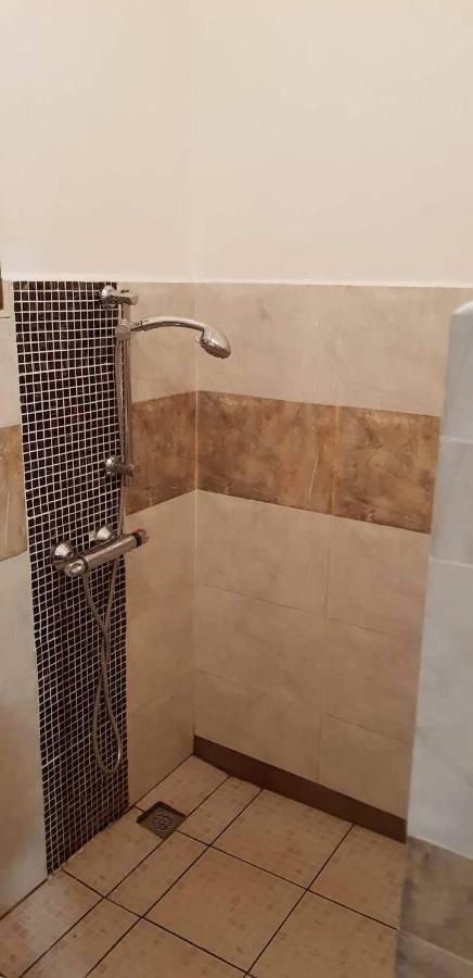 איבאטו Chambre D'Hotes Valiha מראה חיצוני תמונה